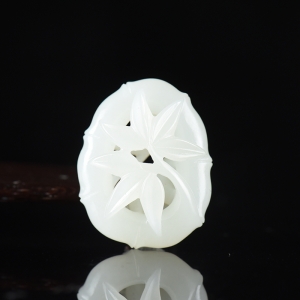 籽料和田白玉节节高吊坠