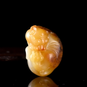 籽料和田玉黄沁貔貅吊坠