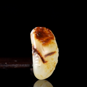 籽料和田白玉鱼化龙吊坠