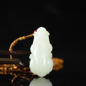 籽料和田白玉貔貅吊坠
