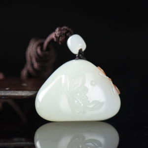 山流水料和田白玉荷花吊坠