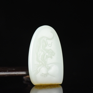 籽料和田白玉老虎吊坠