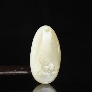 籽料和田白玉兔子吊坠