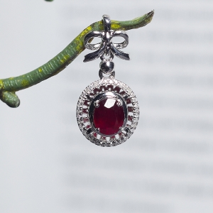 18K鸽血红红宝石吊坠