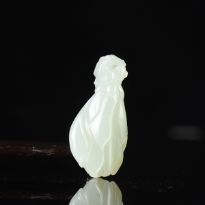 籽料和田白玉玉兰花吊坠