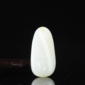 籽料和田白玉猴子吊坠