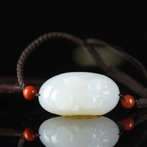 籽料和田白玉兔子手绳