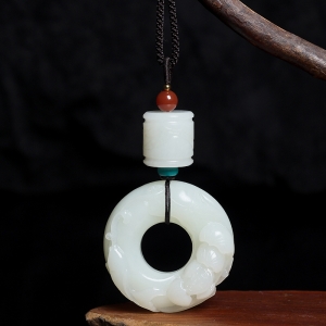 山料和田白玉连年有余吊坠
