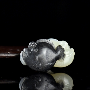 籽料和田玉青花年年有余吊坠