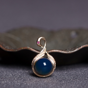 18K天空蓝多米蓝珀吊坠