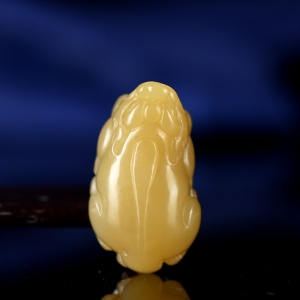 山料和田糖玉貔貅吊坠