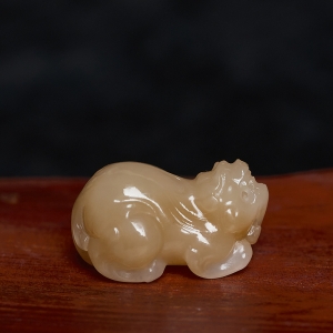 山料和田玉貔貅吊坠