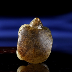 籽料和田玉乌龟吊坠