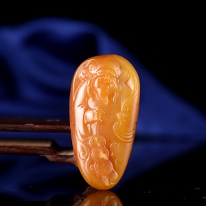 籽料和田玉黄沁财神吊坠