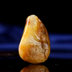 籽料和田玉鸳鸯吊坠