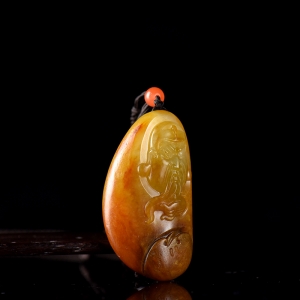 籽料和田玉黄沁关公吊坠