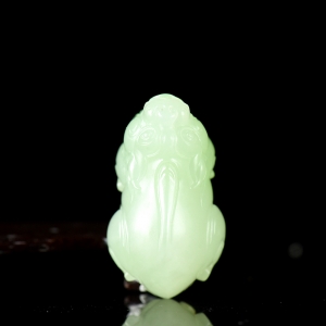 山料和田翠青玉貔貅吊坠