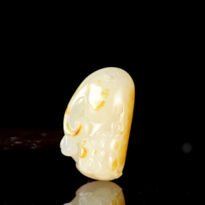 籽料和田白玉貔貅吊坠