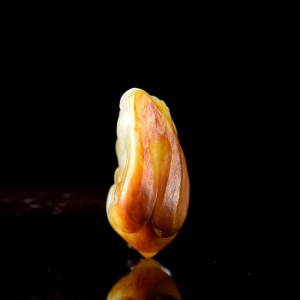 籽料和田玉兔子吊坠