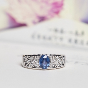 18K深蓝色蓝宝石戒指