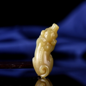 山料和田糖玉狗吊坠