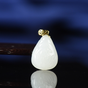 18K籽料和田白玉鸡吊坠
