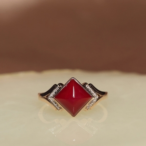 18K阿卡牛血红珊瑚方形戒指