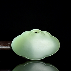 山料和田碧玉平安锁吊坠