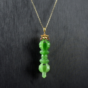 18K山料和田碧玉金刚杵吊坠