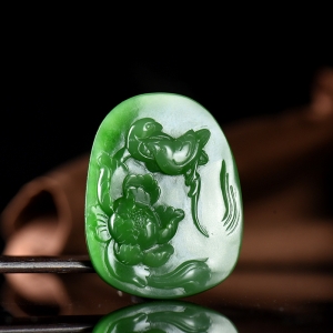 山料和田碧玉花开富贵吊坠