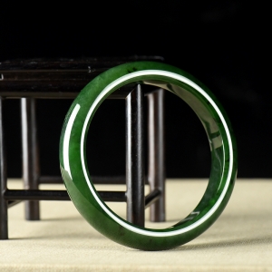 62mm山料和田碧玉手镯