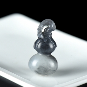 籽料和田玉青花福禄吊坠