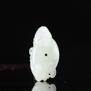 山料和田白玉螭龙吊坠