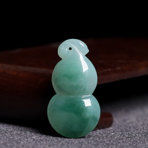 糯冰种飘翠翡翠葫芦吊坠