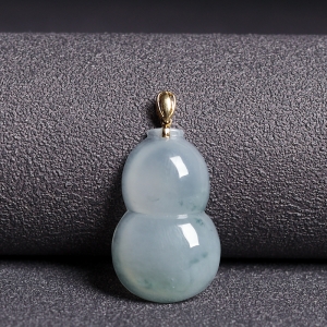 18K糯冰种飘花翡翠葫芦吊坠