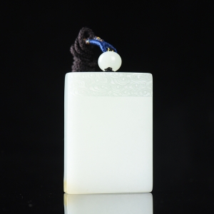 籽料和田白玉无事牌吊坠