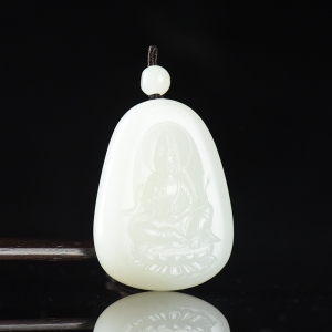 籽料和田白玉观音吊坠