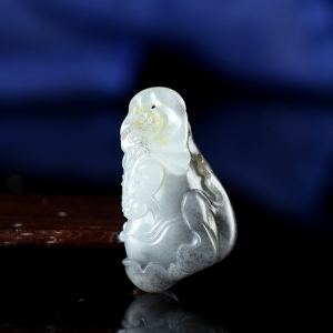 籽料和田玉青花年年有余吊坠