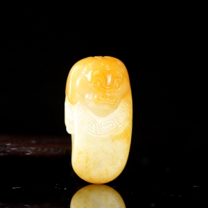 籽料和田白玉守护吊坠