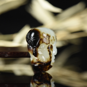 籽料和田玉罗汉吊坠