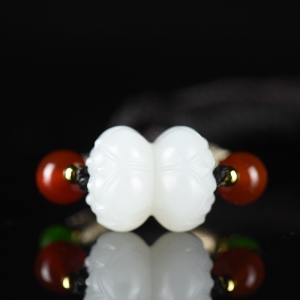 山料和田白玉并蒂莲锁骨链