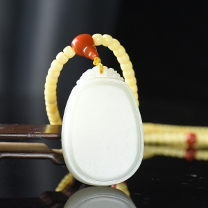 山流水料和田白玉无事牌吊坠