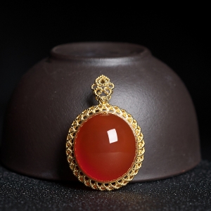 18K冰红南红吊坠