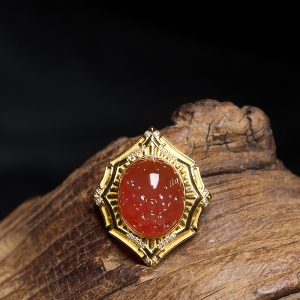 18K冰红南红兽面吊坠