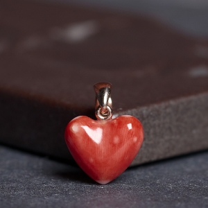 18KMOMO珊瑚心形吊坠