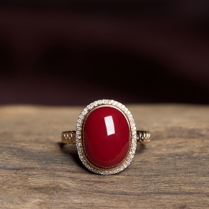 18K阿卡牛血红珊瑚戒指
