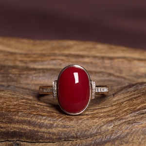 18K阿卡牛血红珊瑚戒指