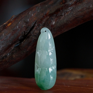 糯冰种飘翠翡翠福豆吊坠