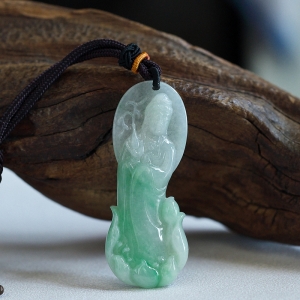 糯冰种飘翠翡翠观音吊坠