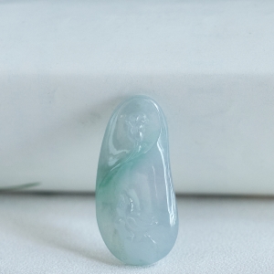 糯冰种飘翠翡翠兔子吊坠